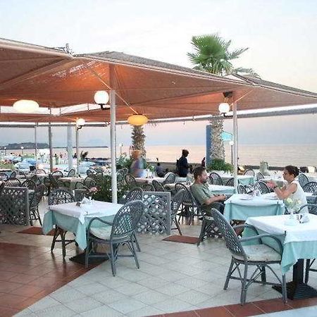 Flisvos Beach (Adults Only) Daire Resmo Dış mekan fotoğraf