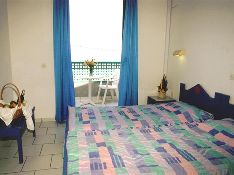 Flisvos Beach (Adults Only) Daire Resmo Dış mekan fotoğraf